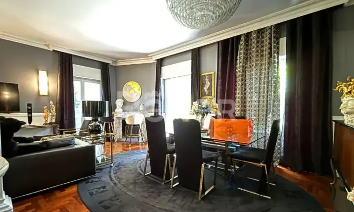Rexer-Roma-ELEGANTE-VILLINO-CON-FINITURE-DI-PREGIO-SU-PI-LIVELLI-CON-GIARDINO-Altro