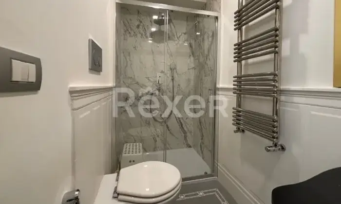 Rexer-Roma-ELEGANTE-VILLINO-CON-FINITURE-DI-PREGIO-SU-PI-LIVELLI-CON-GIARDINO-Altro