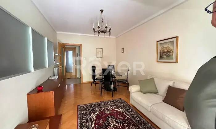 Rexer-Trieste-Accogliente-Trilocale-con-balcone-verandato-Altro