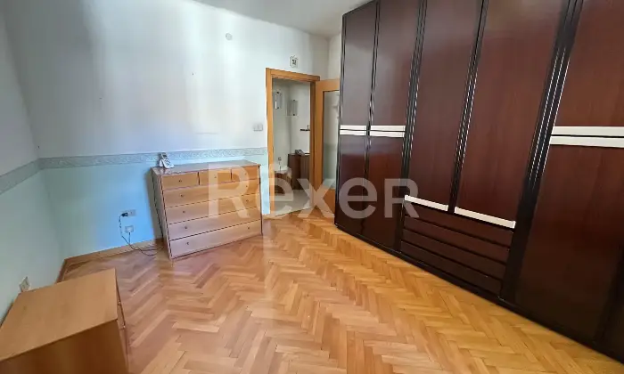 Rexer-Trieste-Accogliente-Trilocale-con-balcone-verandato-Altro