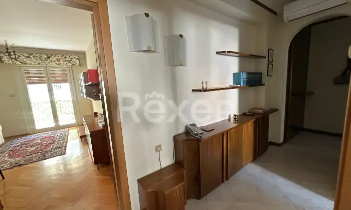 Rexer-Trieste-Accogliente-Trilocale-con-balcone-verandato-Altro