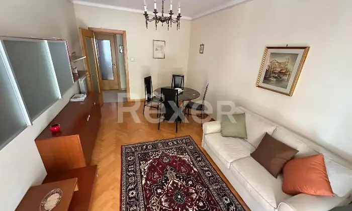 Rexer-Trieste-Accogliente-Trilocale-con-balcone-verandato-Altro