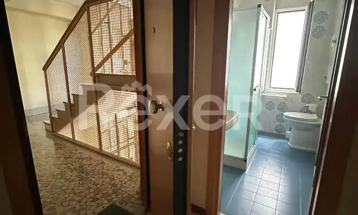Rexer-Trieste-Accogliente-Trilocale-con-balcone-verandato-Altro
