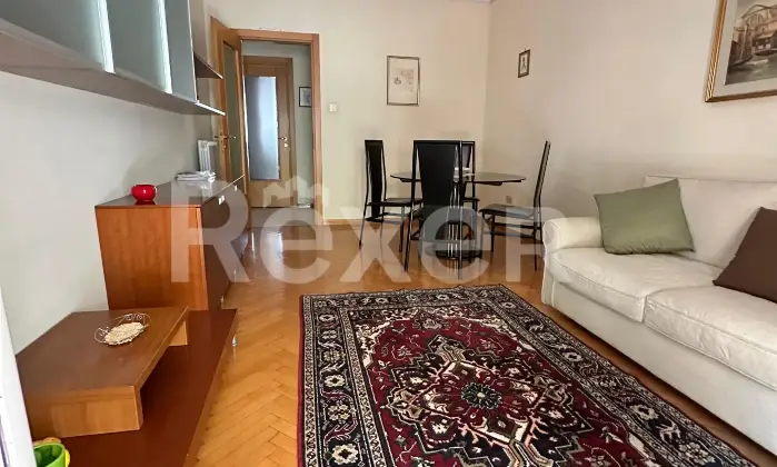 Rexer-Trieste-Accogliente-Trilocale-con-balcone-verandato-Altro