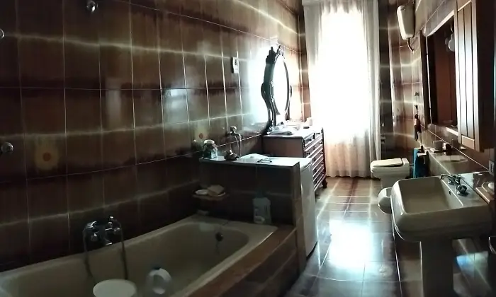 Rexer-Airola-Privato-vende-fabbricato-indipendente-e-residenziale-Bagno
