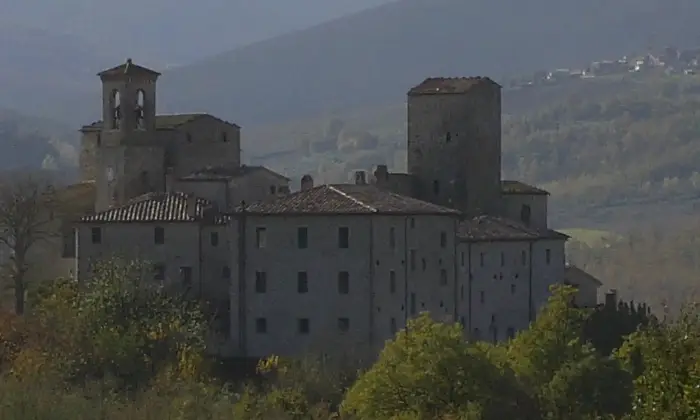 Rexer-Todi-In-vendita-borgo-storico-in-Umbria-Giardino