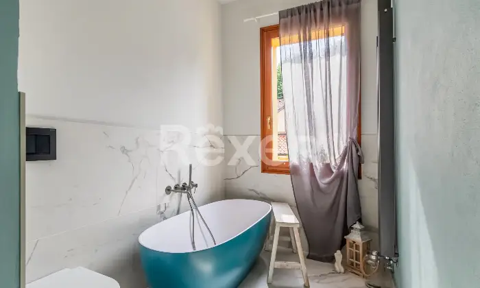 Rexer-Biassono-Appartamento-su-due-livelli-con-terrazzo-cantina-e-box-doppio-Altro