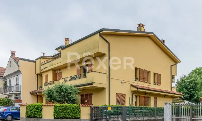 Rexer-Biassono-Appartamento-su-due-livelli-con-terrazzo-cantina-e-box-doppio-Altro