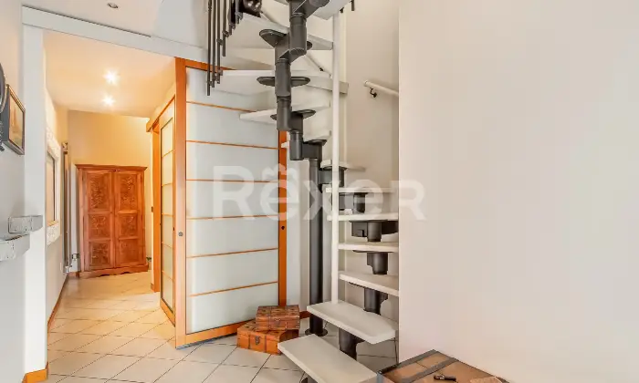 Rexer-Biassono-Appartamento-su-due-livelli-con-terrazzo-cantina-e-box-doppio-Altro