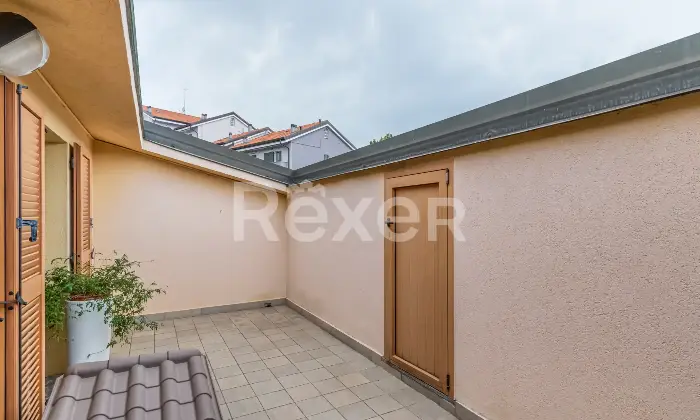 Rexer-Biassono-Appartamento-su-due-livelli-con-terrazzo-cantina-e-box-doppio-Altro