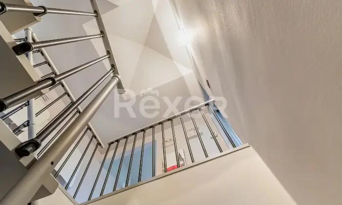 Rexer-Biassono-Appartamento-su-due-livelli-con-terrazzo-cantina-e-box-doppio-Altro