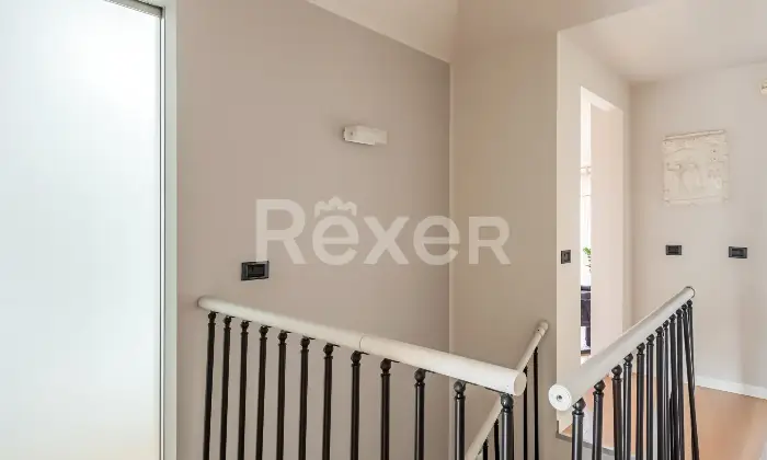 Rexer-Biassono-Appartamento-su-due-livelli-con-terrazzo-cantina-e-box-doppio-Altro
