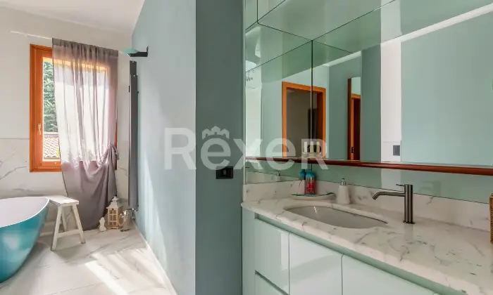 Rexer-Biassono-Appartamento-su-due-livelli-con-terrazzo-cantina-e-box-doppio-Altro