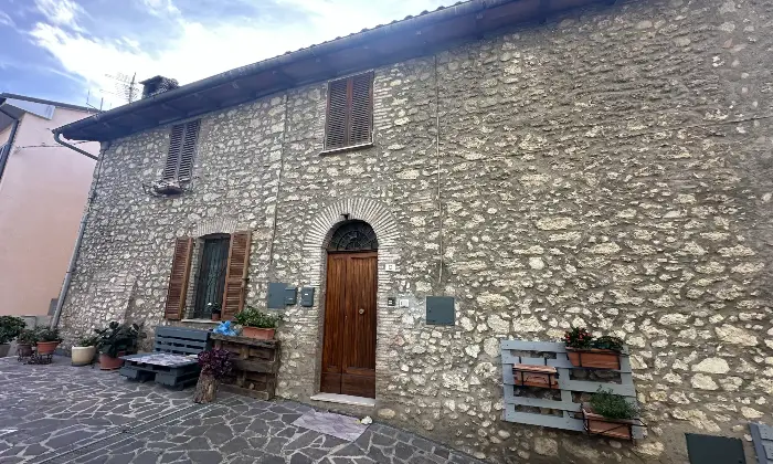 Rexer-Montefranco-Nel-Borgo-di-Montefranco-Facciata