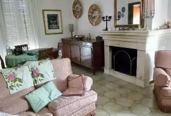 Rexer-Petriano-Casa-indipendente-libera-su-lati-con-giardino-Altro