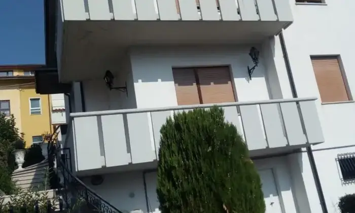 Rexer-Petriano-Casa-indipendente-libera-su-lati-con-giardino-Altro
