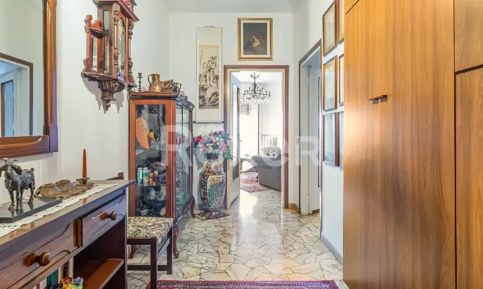 Rexer-Garbagnate-Milanese-Tre-locali-con-cucina-abitabile-ultimo-piano-Altro