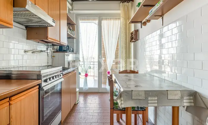 Rexer-Garbagnate-Milanese-Tre-locali-con-cucina-abitabile-ultimo-piano-Altro