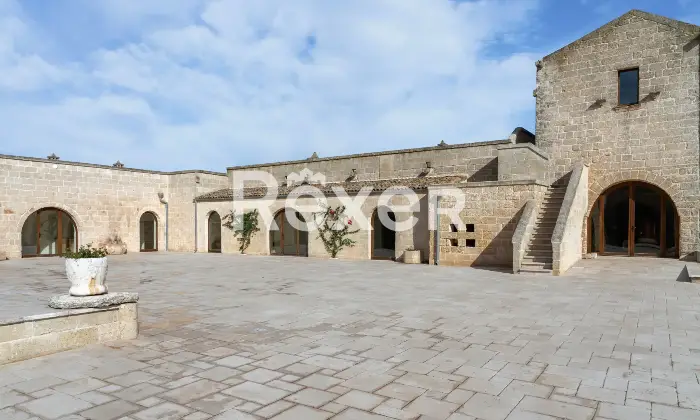 Rexer-Carovigno-Masseria-con-corte-interna-ed-esterna-e-piscina-Altro