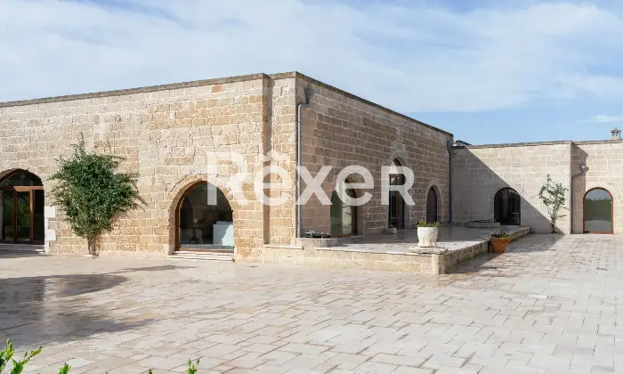 Rexer-Carovigno-Masseria-con-corte-interna-ed-esterna-e-piscina-Altro