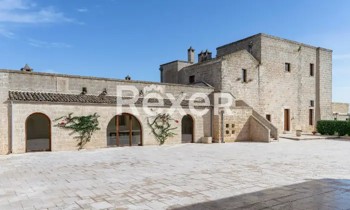 Rexer-Carovigno-Masseria-con-corte-interna-ed-esterna-e-piscina-Altro