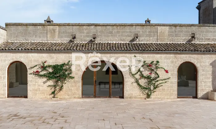 Rexer-Carovigno-Masseria-con-corte-interna-ed-esterna-e-piscina-Altro