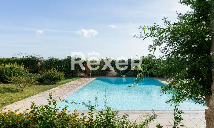 Rexer-Carovigno-Masseria-con-corte-interna-ed-esterna-e-piscina-Altro