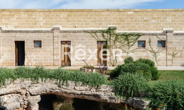 Rexer-Carovigno-Masseria-con-corte-interna-ed-esterna-e-piscina-Altro