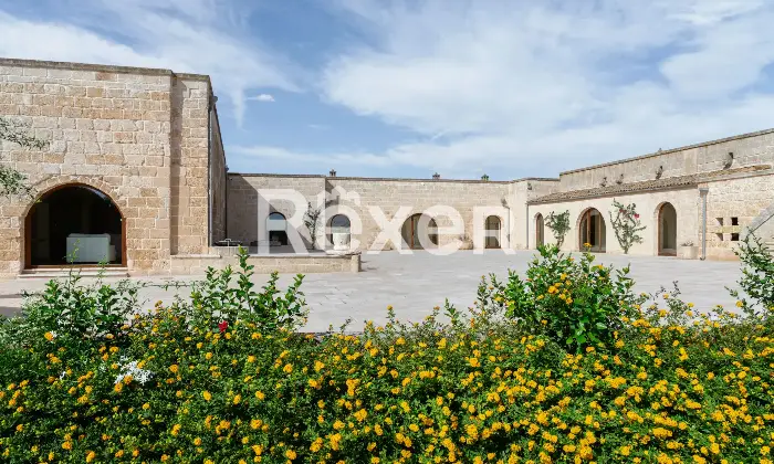 Rexer-Carovigno-Masseria-con-corte-interna-ed-esterna-e-piscina-Altro
