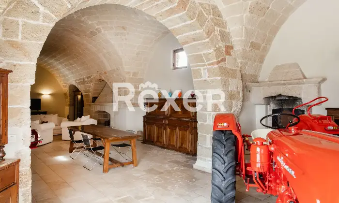 Rexer-Carovigno-Masseria-con-corte-interna-ed-esterna-e-piscina-Altro