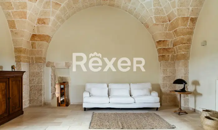 Rexer-Carovigno-Masseria-con-corte-interna-ed-esterna-e-piscina-Altro