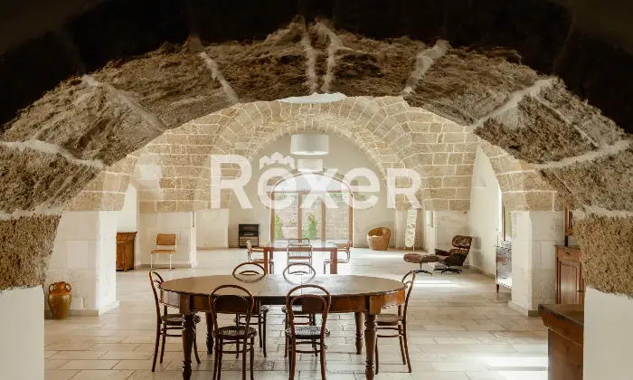 Rexer-Carovigno-Masseria-con-corte-interna-ed-esterna-e-piscina-Altro