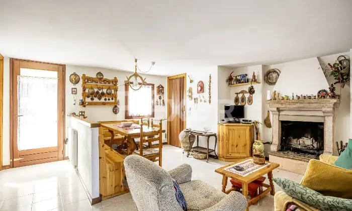 Rexer-Lusiana-Conco-Palazzina-con-Tre-Appartamenti-Indipendenti-Lusiana-Conco-VI-Altro