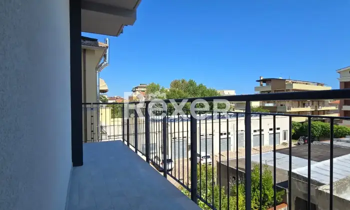Rexer-Pescara-Trilocale-moderno-in-classe-energetica-A-con-doppi-servizi-e-balconi-Altro