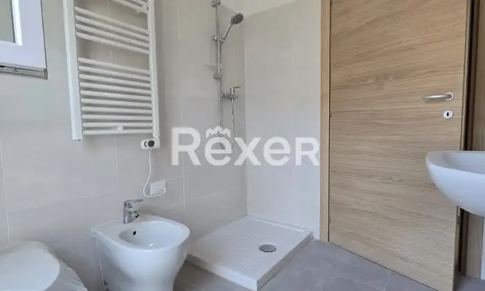 Rexer-Pescara-Trilocale-moderno-in-classe-energetica-A-con-doppi-servizi-e-balconi-Altro