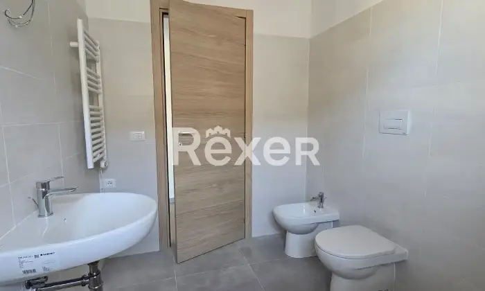 Rexer-Pescara-Trilocale-moderno-in-classe-energetica-A-con-doppi-servizi-e-balconi-Altro