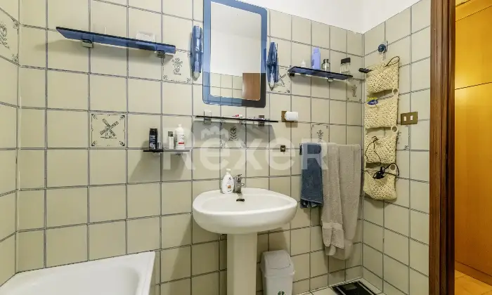 Rexer-Roma-Ampio-Trilocale-con-Balconi-e-Posto-Auto-in-Zona-Nomentana-Altro