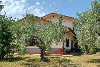 Rexer-Sabaudia-Casale-Ristrutturato-con-Giardino-di-mq-Spazio-Privacy-e-Comfort-a-Sabaudia-Altro