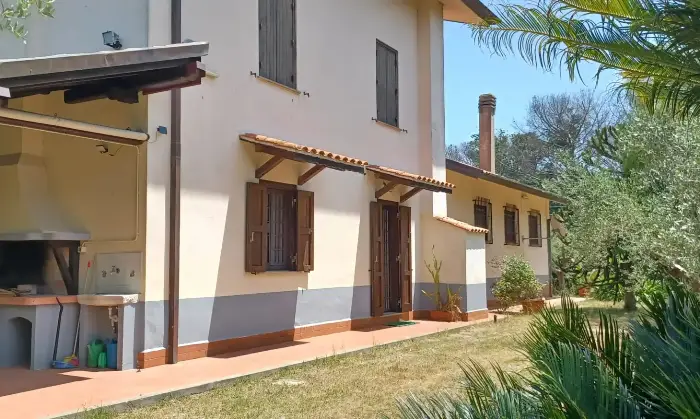 Rexer-Sabaudia-Casale-Ristrutturato-con-Giardino-di-mq-Spazio-Privacy-e-Comfort-a-Sabaudia-Altro