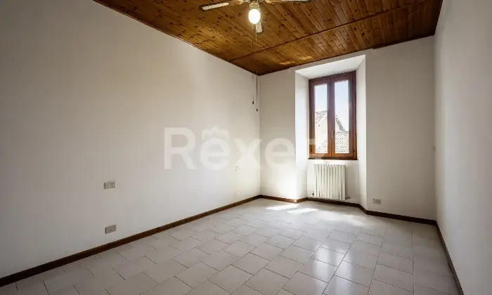 Rexer-Calolziocorte-Immobile-indipendente-disposto-su-quattro-livelli-con-giardino-di-propriet-e-due-posti-auto-Altro