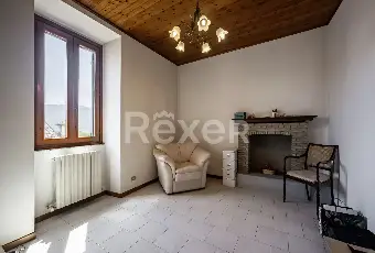 Rexer-Calolziocorte-Immobile-indipendente-disposto-su-quattro-livelli-con-giardino-di-propriet-e-due-posti-auto-Altro