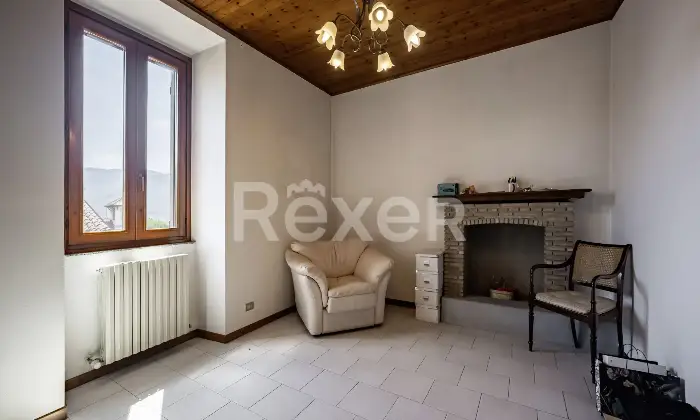 Rexer-Calolziocorte-Immobile-indipendente-disposto-su-quattro-livelli-con-giardino-di-propriet-e-due-posti-auto-Altro