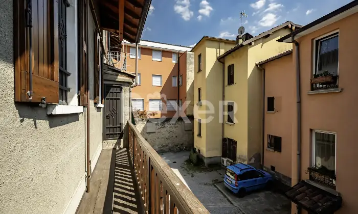 Rexer-Calolziocorte-Immobile-indipendente-disposto-su-quattro-livelli-con-giardino-di-propriet-e-due-posti-auto-Altro