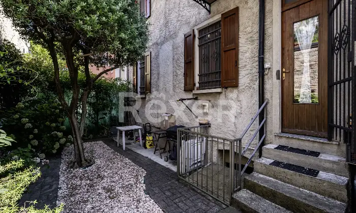 Rexer-Calolziocorte-Immobile-indipendente-disposto-su-quattro-livelli-con-giardino-di-propriet-e-due-posti-auto-Altro