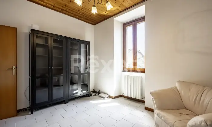 Rexer-Calolziocorte-Immobile-indipendente-disposto-su-quattro-livelli-con-giardino-di-propriet-e-due-posti-auto-Altro