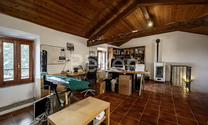 Rexer-Calolziocorte-Immobile-indipendente-disposto-su-quattro-livelli-con-giardino-di-propriet-e-due-posti-auto-Altro