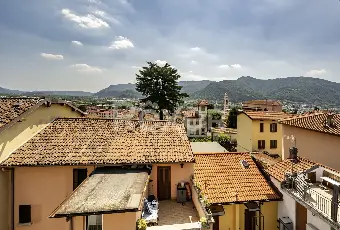 Rexer-Calolziocorte-Immobile-indipendente-disposto-su-quattro-livelli-con-giardino-di-propriet-e-due-posti-auto-Altro