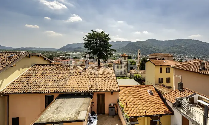 Rexer-Calolziocorte-Immobile-indipendente-disposto-su-quattro-livelli-con-giardino-di-propriet-e-due-posti-auto-Altro