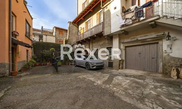 Rexer-Calolziocorte-Immobile-indipendente-disposto-su-quattro-livelli-con-giardino-di-propriet-e-due-posti-auto-Altro