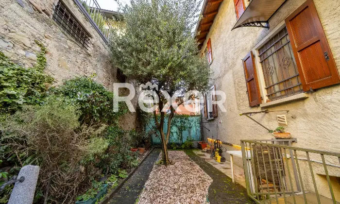 Rexer-Calolziocorte-Immobile-indipendente-disposto-su-quattro-livelli-con-giardino-di-propriet-e-due-posti-auto-Altro